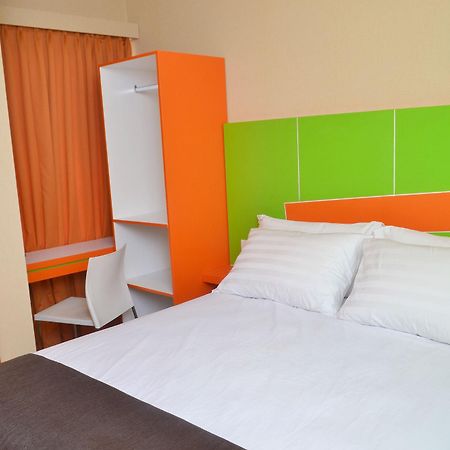 Готель Titanium Express Homtel Джакарта Екстер'єр фото